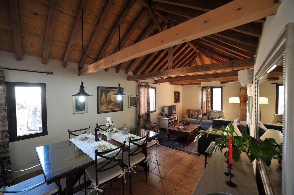 Cathedral Apartment *